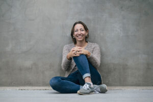 Brandingportræt af kvinde under roadtrip med Winnie Synia