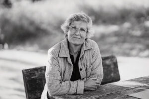 Brandingfotografering for kvindelig psykoterapeut i Odense – naturligt portræt med varme farver